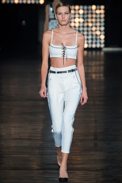 Look 19